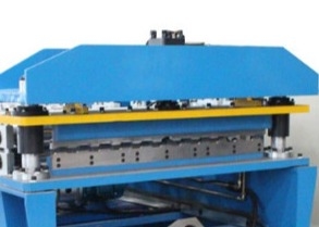 Multi rotolo trapezoidale dello strato di Rib Wall Roof PPGI che forma automaticamente il lavoro della macchina