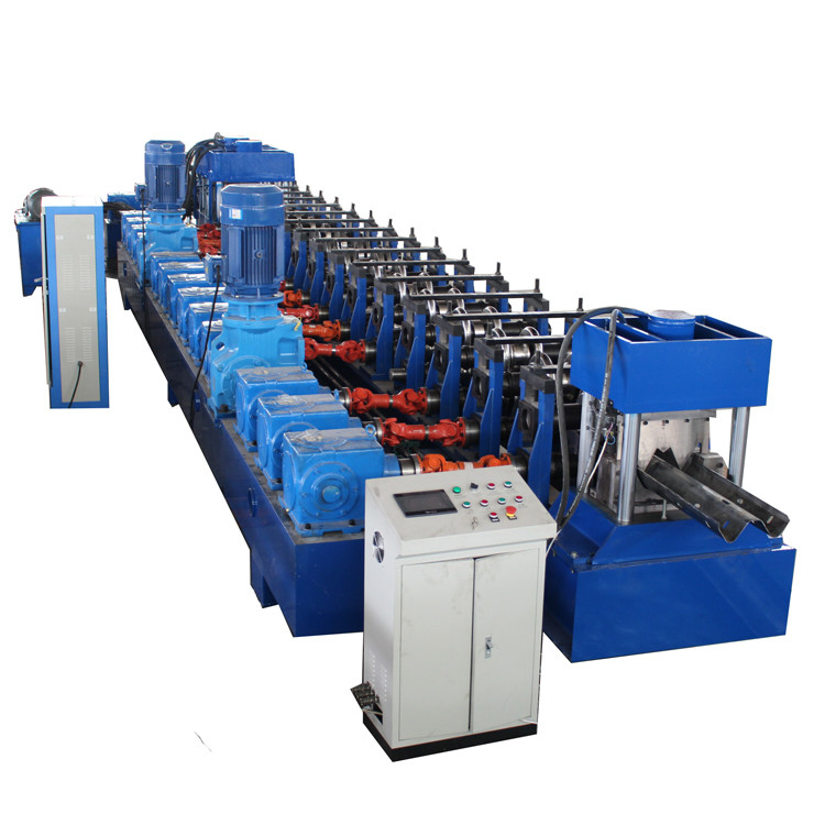 PLC controllata Highway Guardrail Roll Forming Machine con 2*22KW di potenza della macchina principale e trasmissione della scatola di marcia