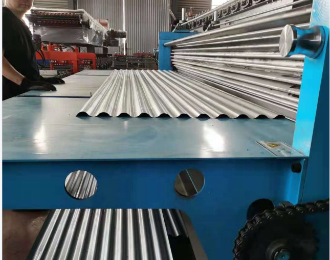 Strato coprente ondulato d'acciaio galvanizzato che fa macchina 0.1-0.3mm