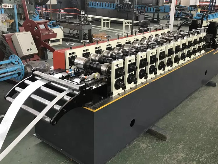 Luminosa Keel C U OMEGA Stud And Track Roll Forming Machine Roof Truss Press U Stud C Channel