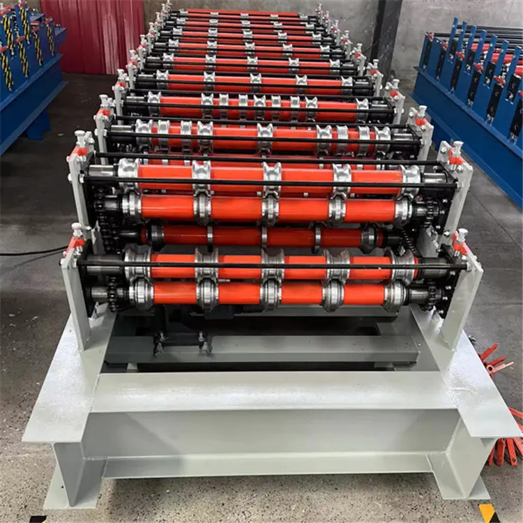 Rotolo materiale automatizzato di doppio strato di PPGI che forma le mattonelle dell'acciaio di colore della macchina che fanno macchina