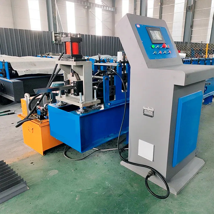 Macchina di formatura a freddo d'acciaio automatica della laminazione a freddo dell'angolo della striscia di metallo 50*50 L su misura
