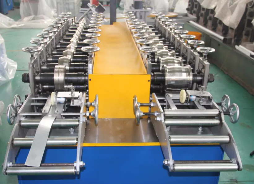 Luminosa Keel C U OMEGA Stud And Track Roll Forming Machine Roof Truss Press U Stud C Channel