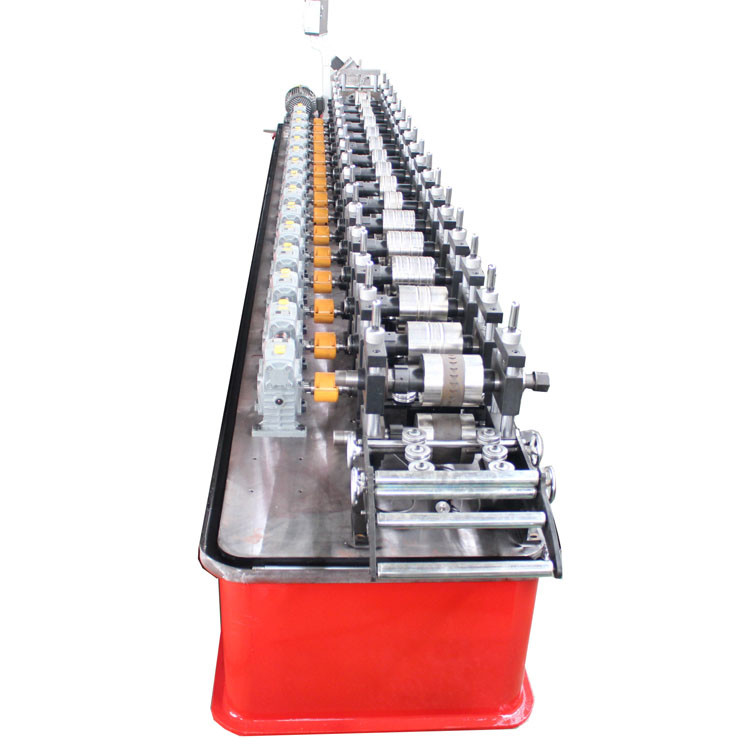Sistema di taglio volante 3kw C-Canal Roll Forming Machine ad alta velocità per Ppgi