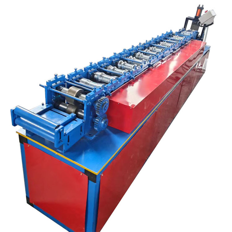Macchina per la formazione di rotelle di chiusura metallica con velocità di formazione 10-15 m/min e 45 rulli in acciaio