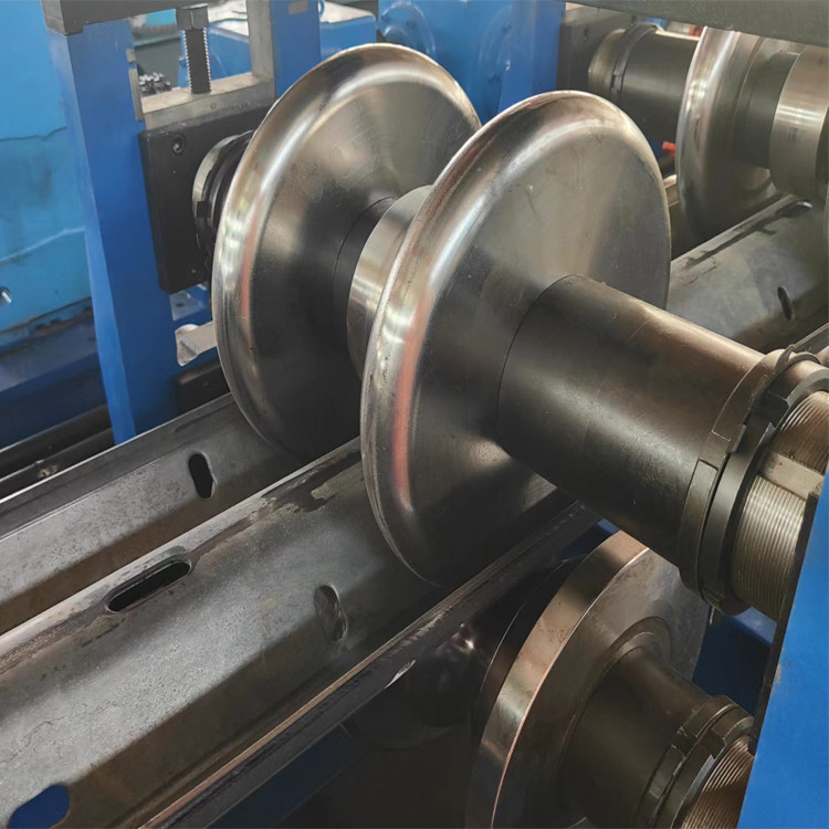 HRC58-62 Cromo rivestito Highway Guardrail Roll Forming Machine 11kw 5.5kw Controllo PLC