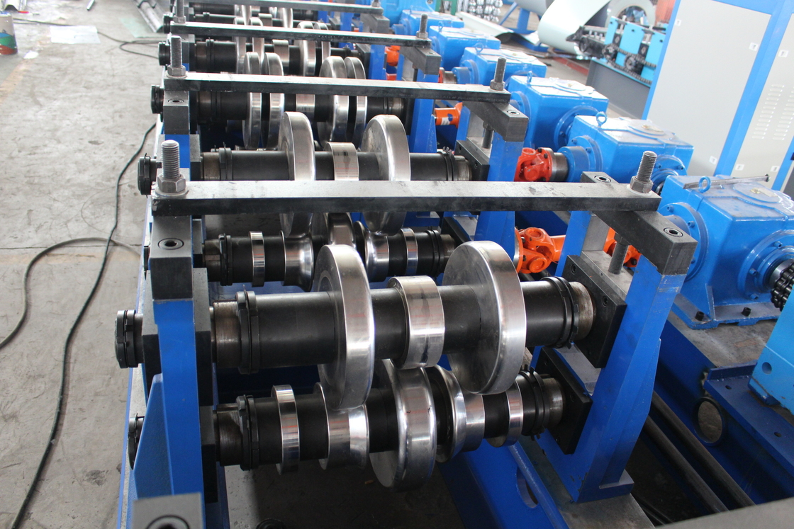 Efficiente 26T Highway Guardrail Roll Forming Machine con Rulli di cromo rivestiti HRC58-62