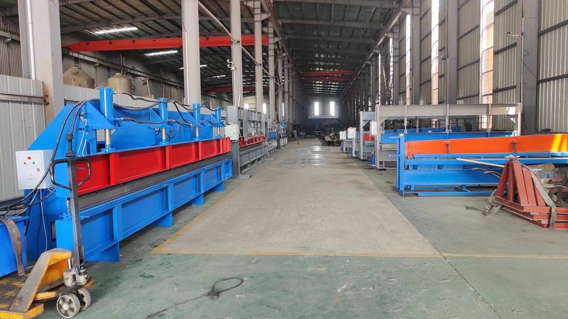 380V / 50HZ pulsante di comando del piede controllato macchina di stampa idraulica per 3000mm 1.5mm