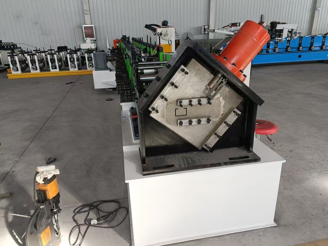 Regolazione delle dimensioni 80-300mm C Purlin Roll Forming Machine Completamente automatico