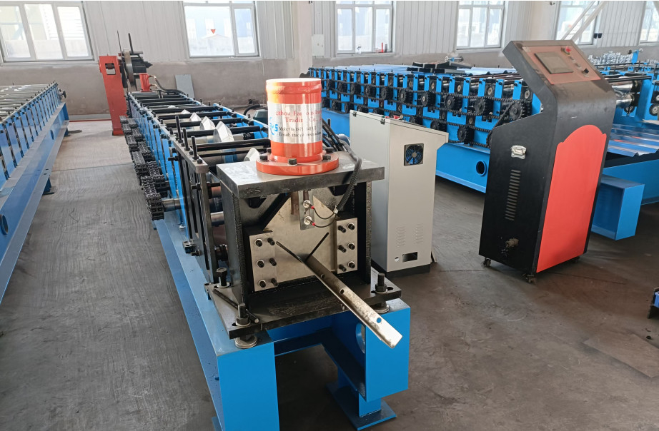 Canale di parete a secco C U Carta galvanizzata di acciaio leggero Profili di chioma di metallo / macchina di formazione di rotoli con profili CD UD CW UW