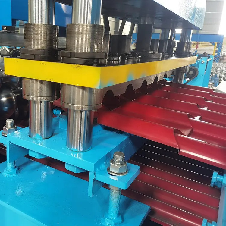 Macchinari per materiali da costruzione personalizzati Roof Panel Roll Forming Machine con potenza di taglio di 5,5 kW e taglio idraulico