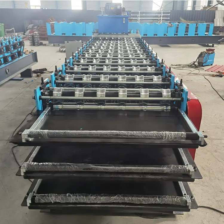 Macchinari per materiali da costruzione personalizzati Roof Panel Roll Forming Machine con potenza di taglio di 5,5 kW e taglio idraulico