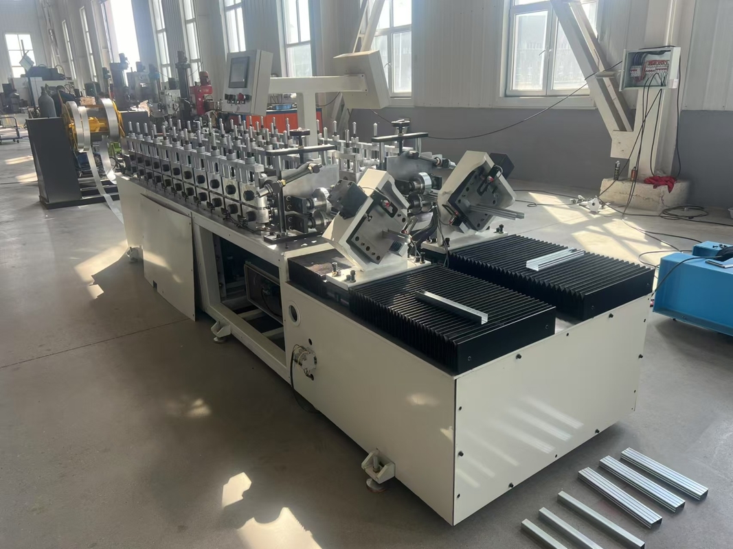 Macchina per la formazione di chiole di acciaio leggero di tipo C a doppio canale completamente automatica