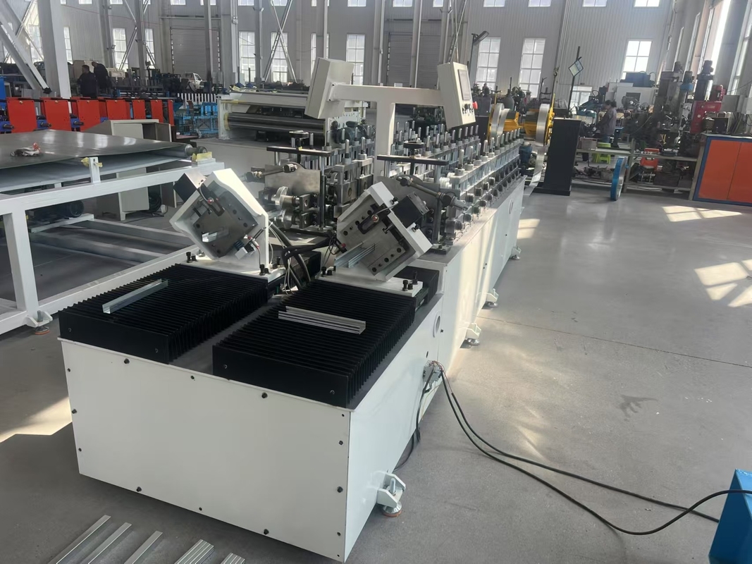 Macchina per la formazione di chiole di acciaio leggero di tipo C a doppio canale completamente automatica