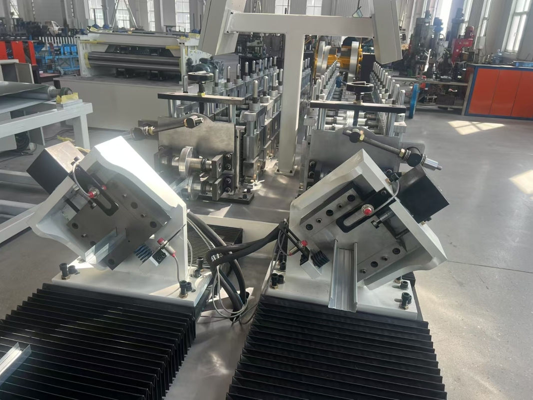 Macchina per la formazione di chiole di acciaio leggero di tipo C a doppio canale completamente automatica