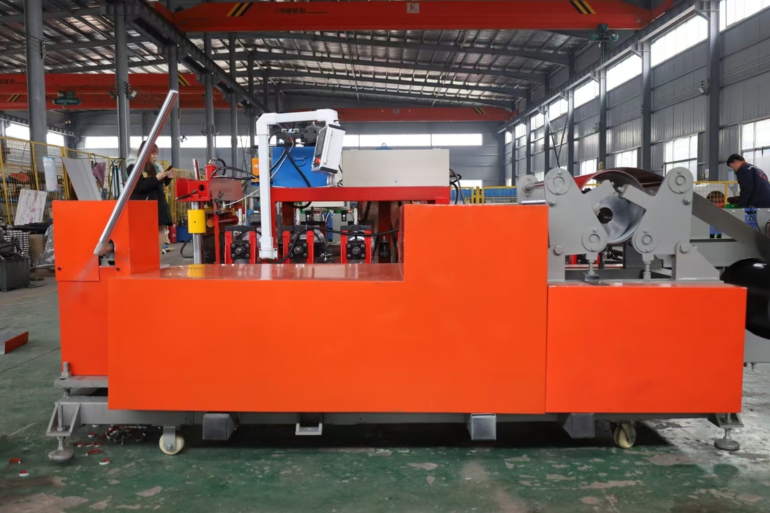 Macchina portatile senza cuciture per la formazione di rotoli per fogli di acciaio galvanizzato