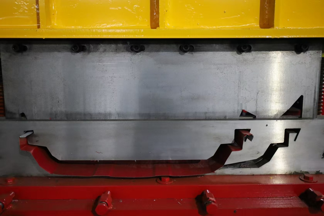 Macchina portatile per la formazione di rotoli di pannelli di tetto a cucitura a doppia serratura con sistema di controllo PLC Delta e struttura di pannelli a parete