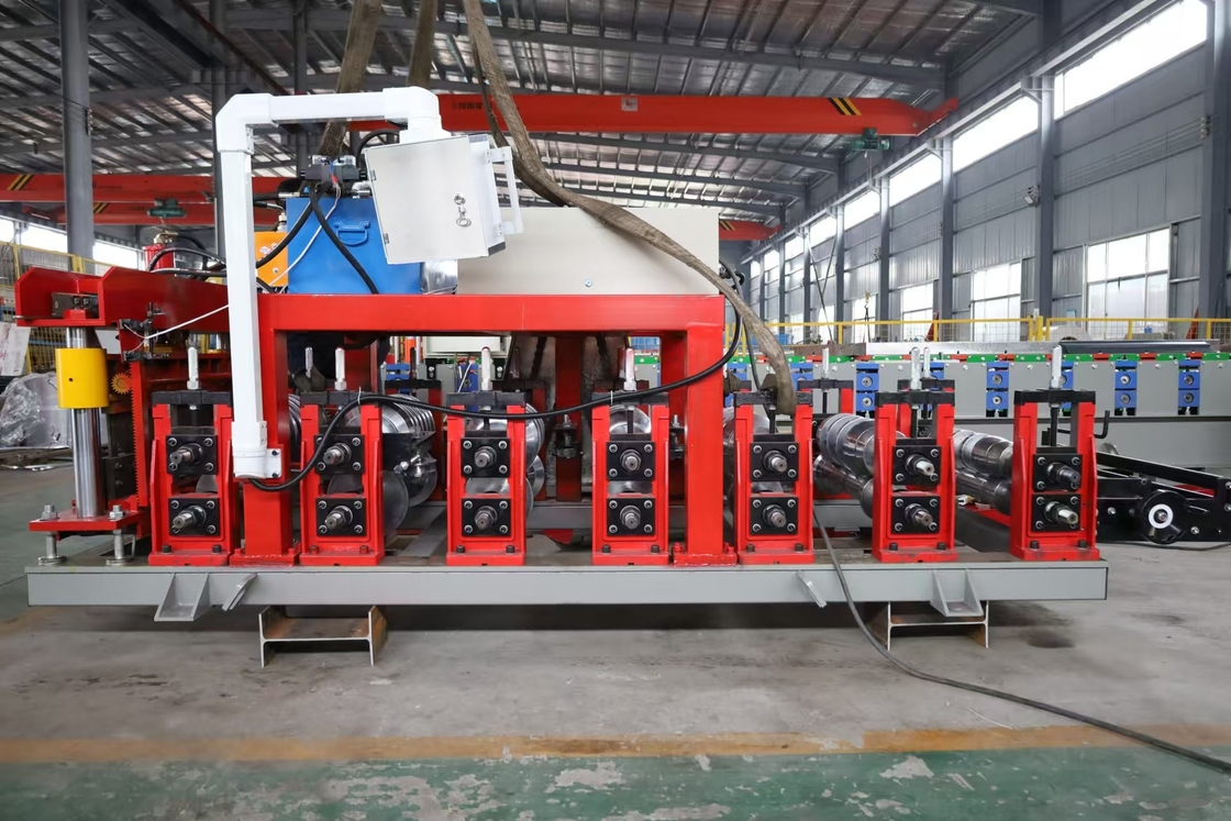 Macchina portatile per la formazione di rotoli di pannelli di tetto a cucitura a doppia serratura con sistema di controllo PLC Delta e struttura di pannelli a parete