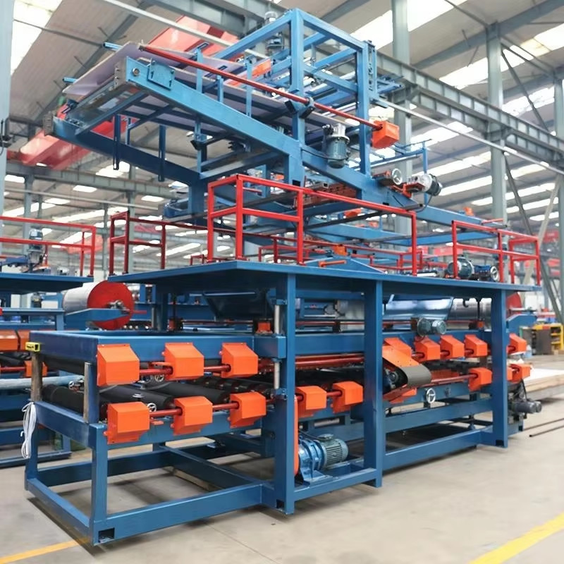 Linea di produzione di fogli di sandwich con sistema di taglio a tracciamento volante velocità di formazione 3-6m/min