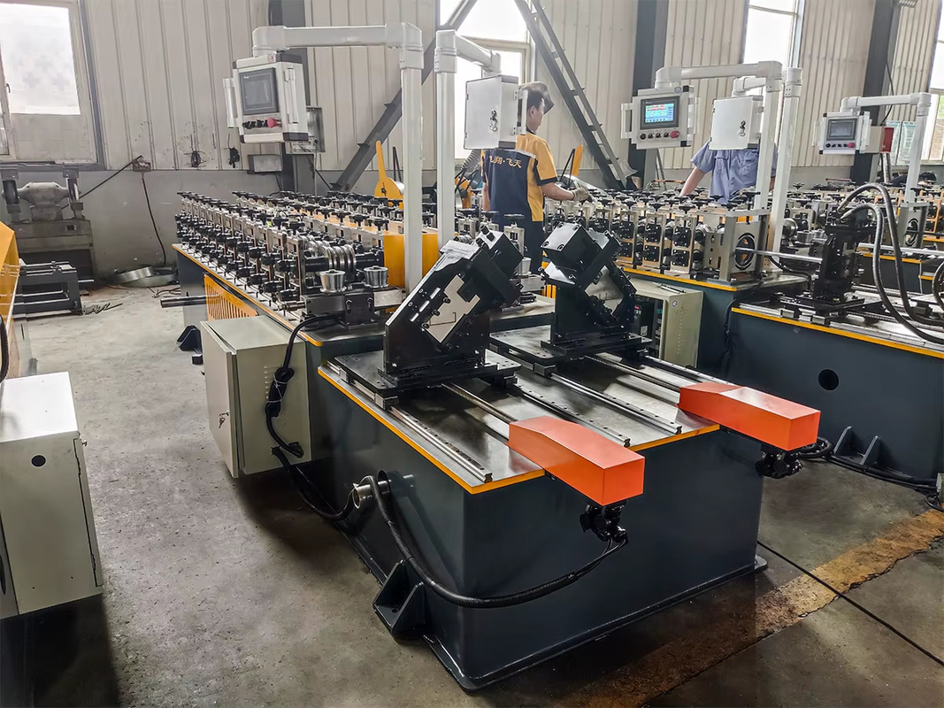 Modello regolabile CU Stud And Truss Light Gage Steel Keel Roll Forming Machine per materiali da costruzione