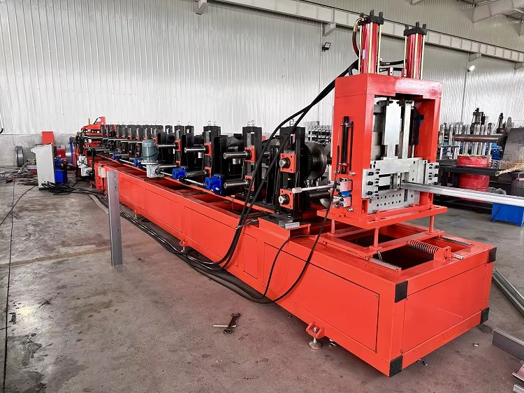 Metallo Acciaio Framing Profile magazzino automatico CZ Purlin Hole Punch Cold Roll Forming Forming Making Machine per la casa