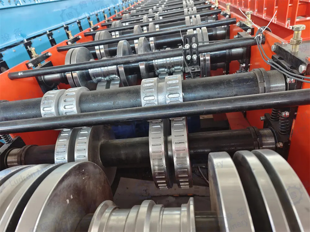 18-26 Stazioni a rulli La macchina per la costruzione del pavimento con alta velocità 20 m/min