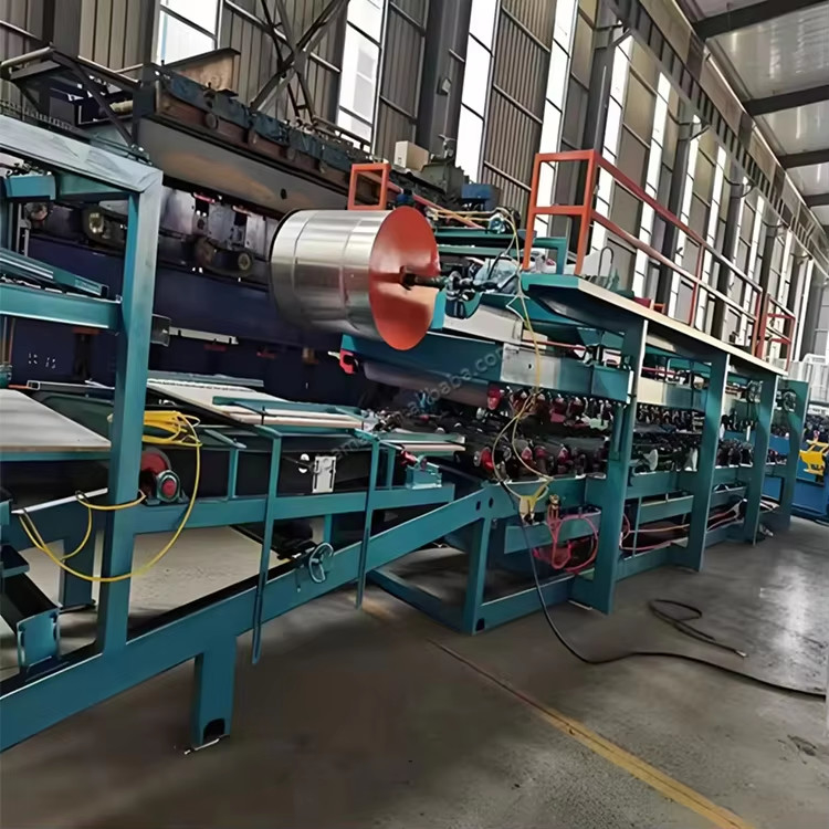 Linea di produzione di pannelli sandwich ad alta precisione