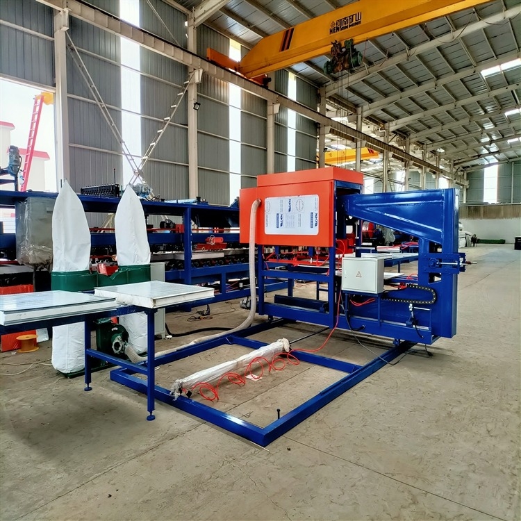 EPS in acciaio / Rock Wool Sandwich Panel Production Wall / Roof Roll Forming Machine per la fabbricazione di piastrelle di foglio e peso totale di 30 t