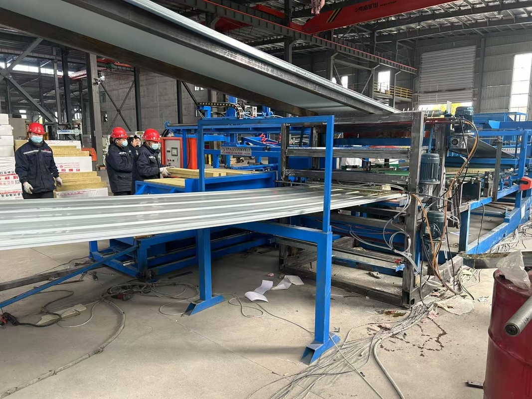 Linea di produzione di pannelli di tetto di Rockwool Sandwich a prova di fuoco