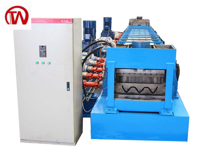 PLC controllata Highway Guardrail Roll Forming Machine con 2*22KW di potenza della macchina principale e trasmissione della scatola di marcia