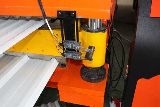 Rotolo di doppio strato di controllo 0.3mm del Plc che forma macchina per il tetto d'acciaio del metallo