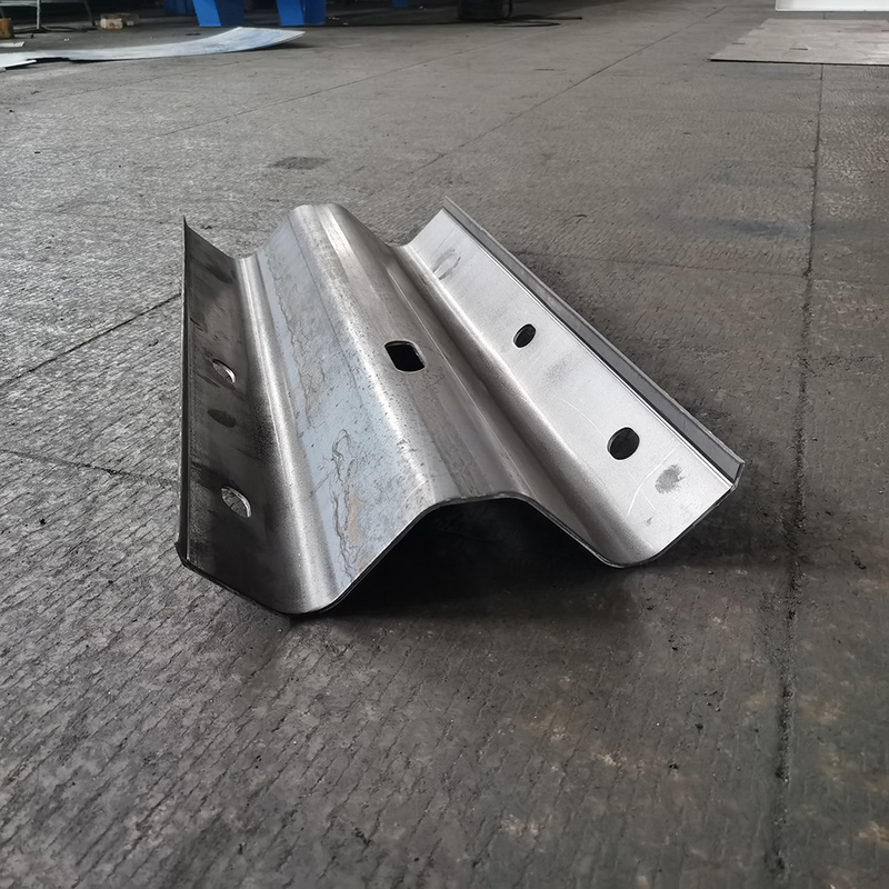 2025 corrimano autostradale 3 onde 4 mm 15 m/min Corrimano corrugato macchina di formazione di rotoli