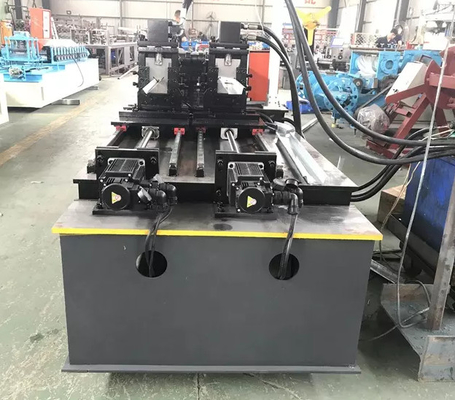 Macchine per la formazione di rotoli di purlino a sezione C ad alta velocità con trasmissione a catena