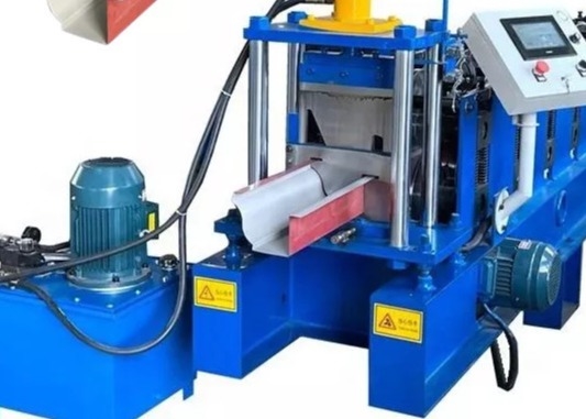 Rotolo d'acciaio della grondaia dell'acqua del metallo che forma macchina automatica