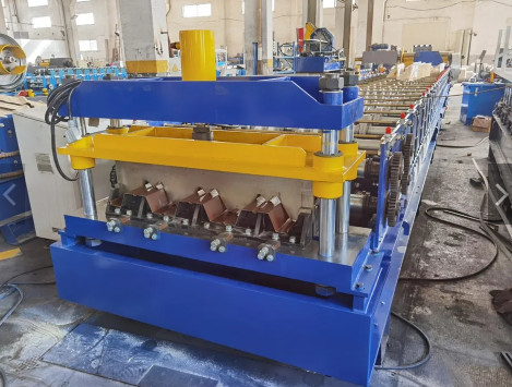 Rotolo della piattaforma del pavimento del metallo di controllo dello SpA che forma macchina automatica
