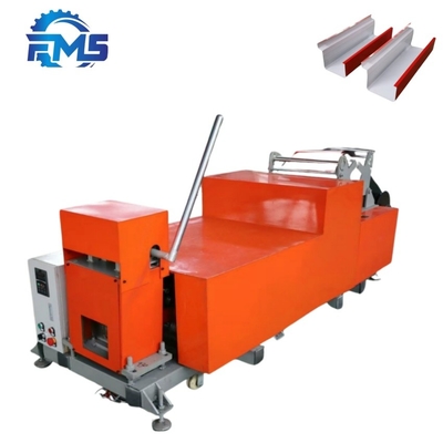 Macchina portatile senza cuciture per la formazione di rotoli per fogli di acciaio galvanizzato