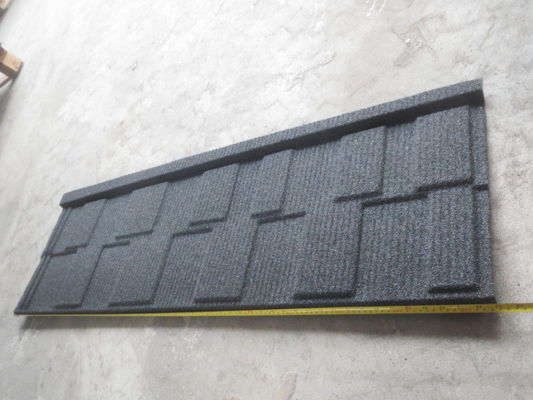 Linea di produzione di piastrelle per tetti di metallo con rivestimento in pietra professionale ad alta velocità