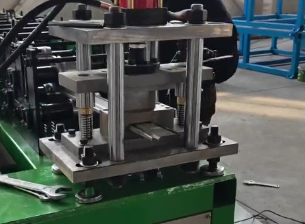 Macchine per la fabbricazione di porte a rotoli di metallo per la fabbricazione di porte a rotoli per la fabbricazione di chiusure per porte a rotoli di acciaio per la fabbricazione di rotelle a rotoli