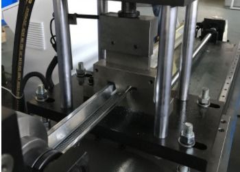 Rotolo a basso rumore del Purlin della CZ di Manica di Omega che forma macchina