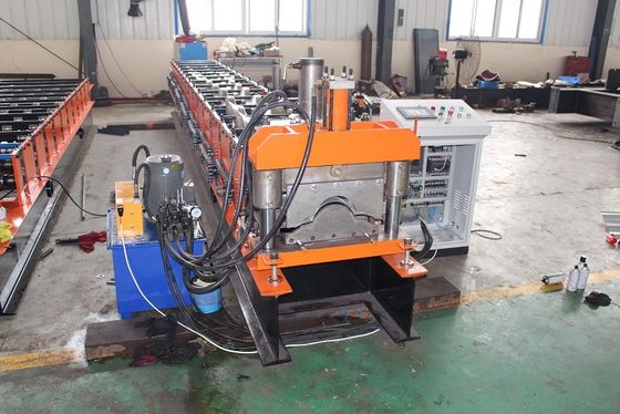 Correzione completamente automatica PPGI Ridge Cap Roll Forming Machine delle mattonelle