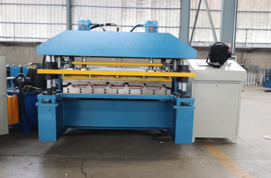 Rotolo delle mattonelle di tetto del trapezio 840 di PL che forma il circuito idraulico di controllo del Plc della macchina