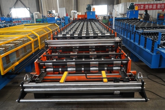 Macchina per la formazione di rotoli di copertura a doppio strato con pressa ad alta resistenza